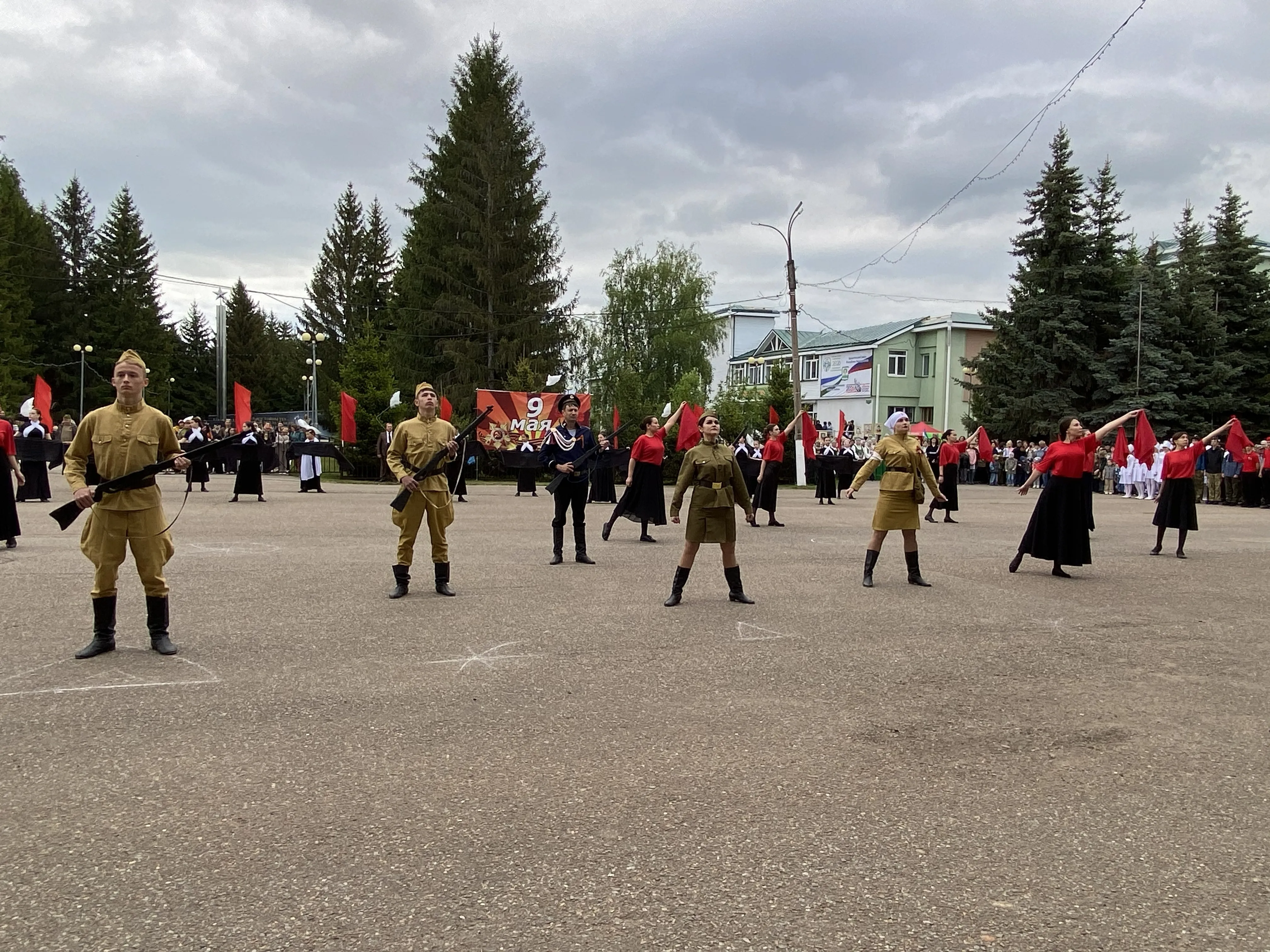 Победа, которую мы не забудем.Фоторепортаж.Театрализованное представление и марш