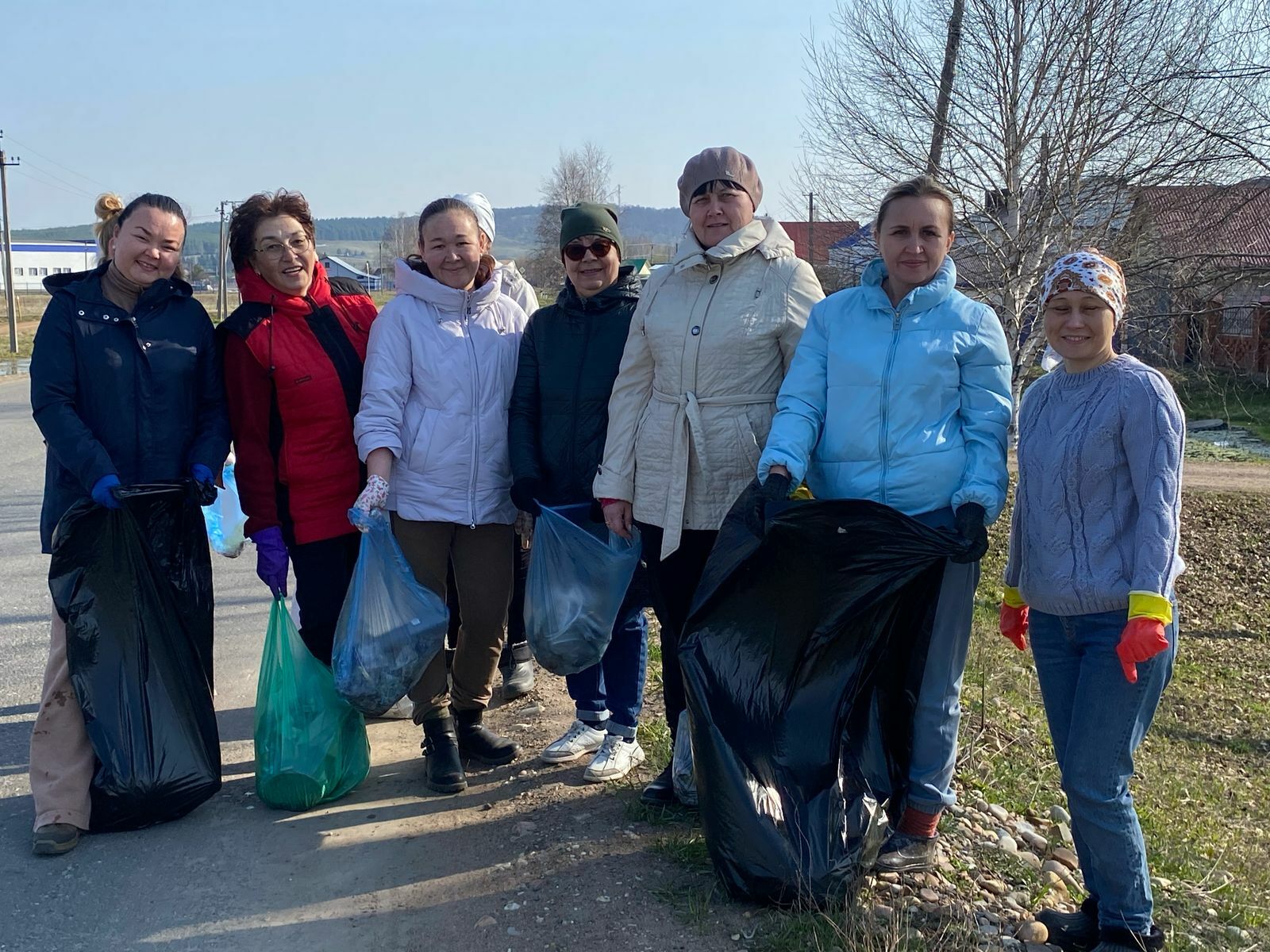 Трудовые коллективы с. Архангельское дружно вышли на субботники