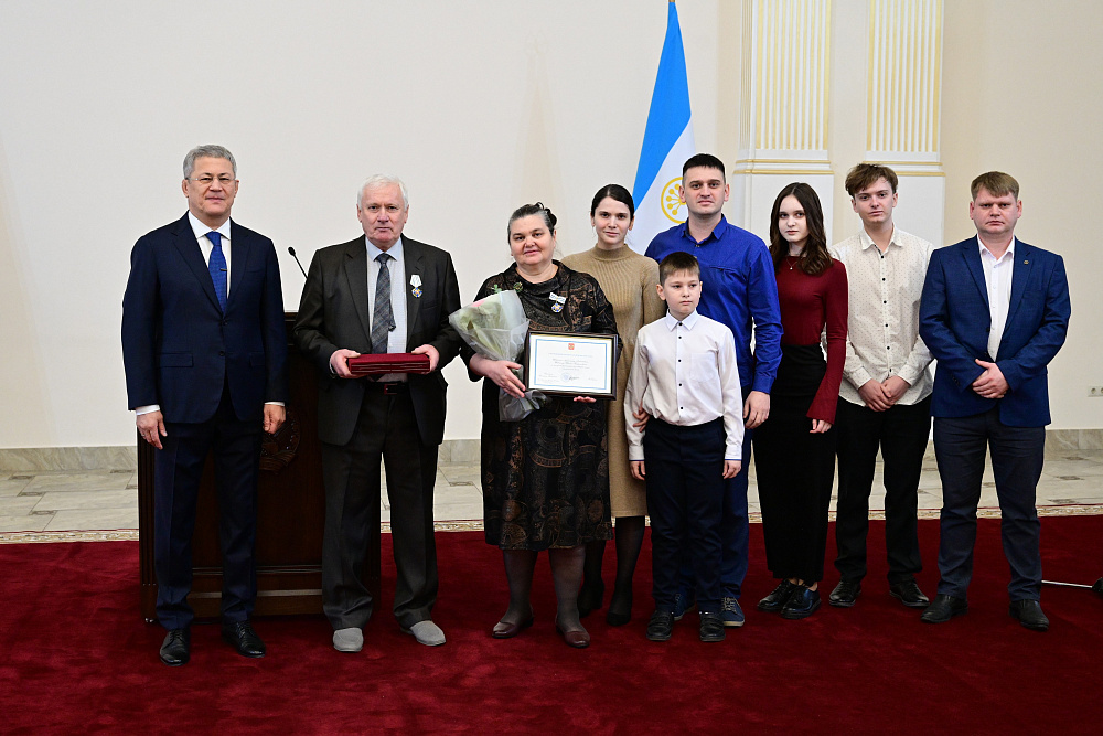 Радий Хабиров поздравил жителей Башкортостана с предстоящим Днём матери