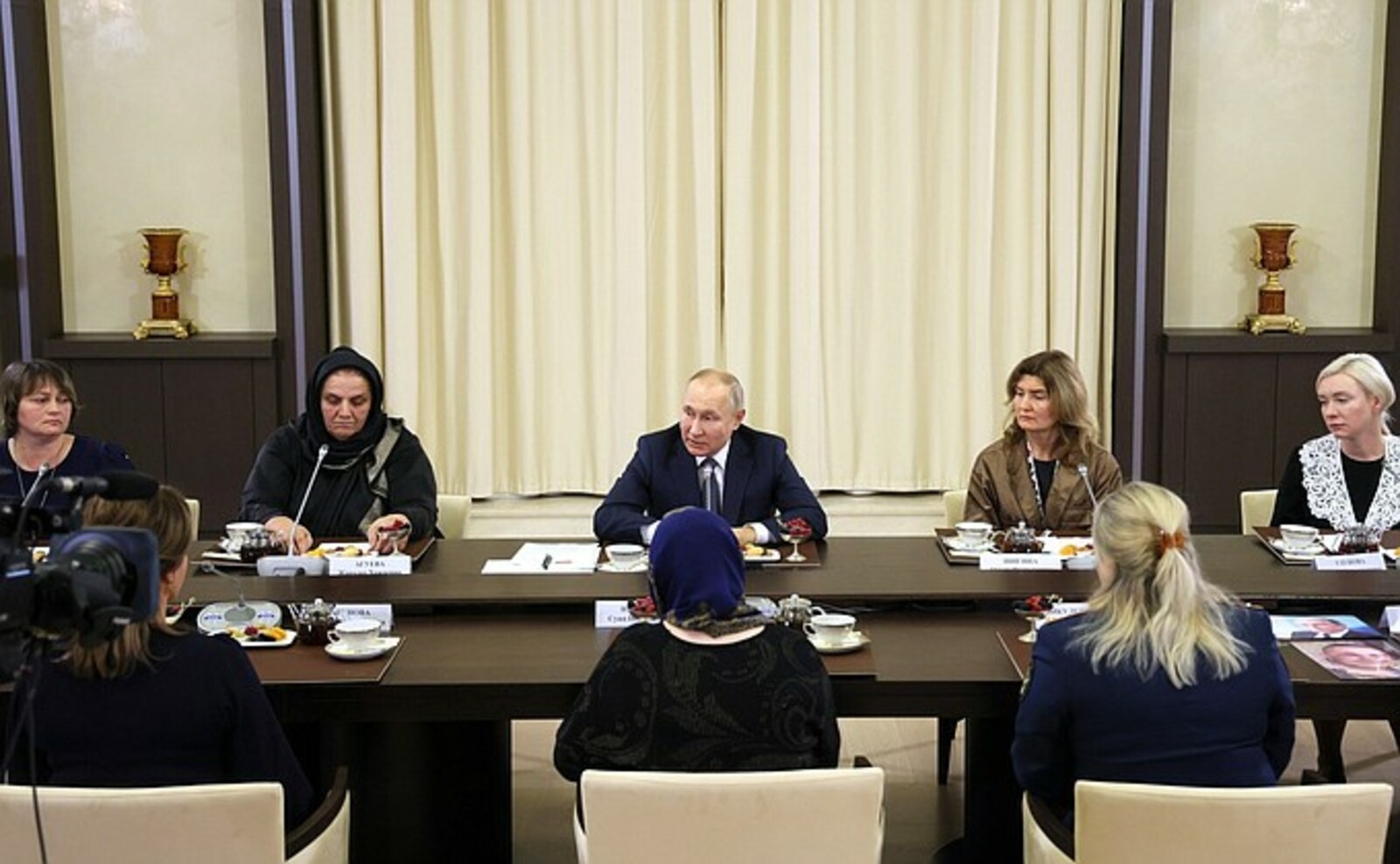 В. Путин встретился с матерями военнослужащих – участников СВО