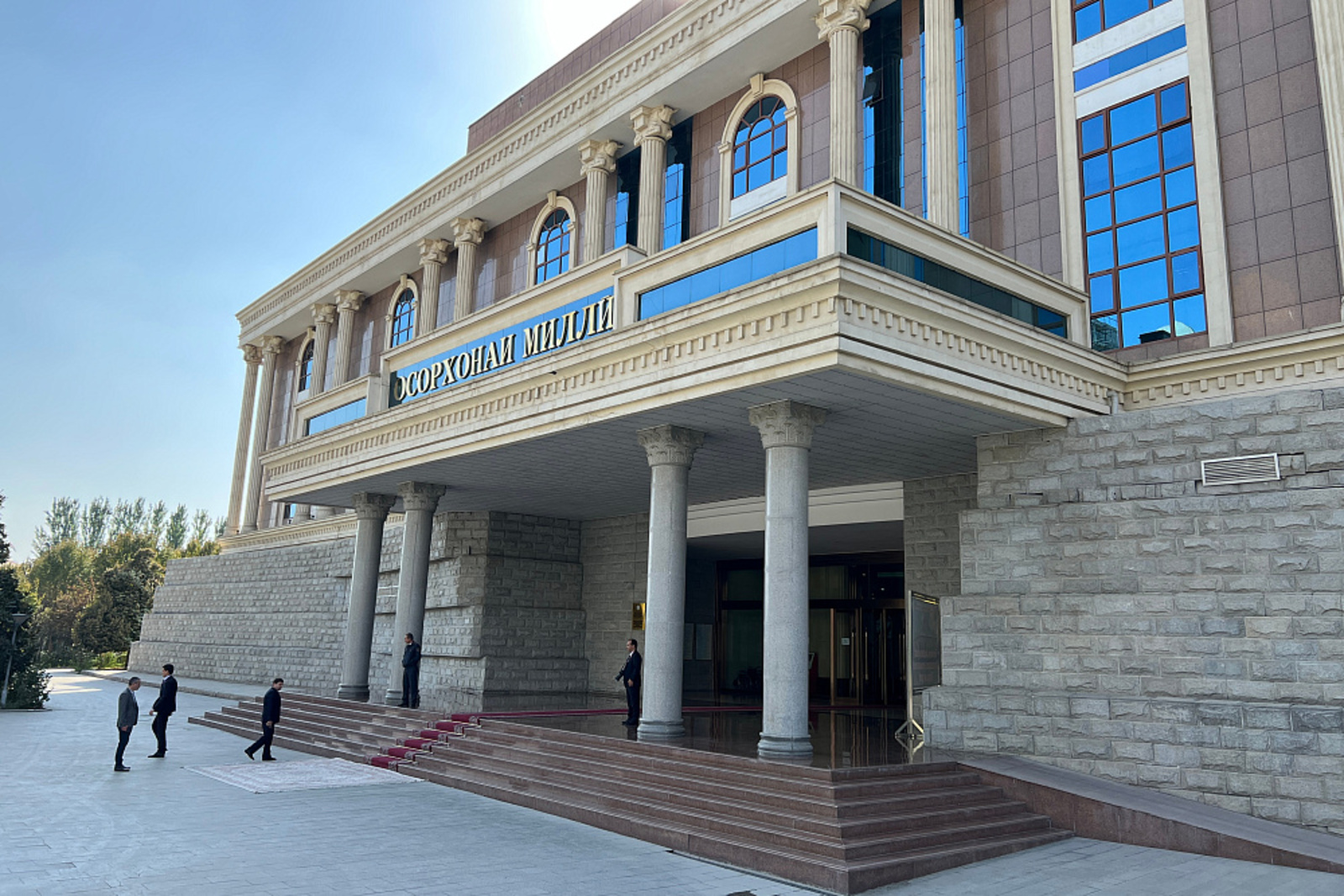 Радий Хабиров посетил культурные объекты Таджикистана