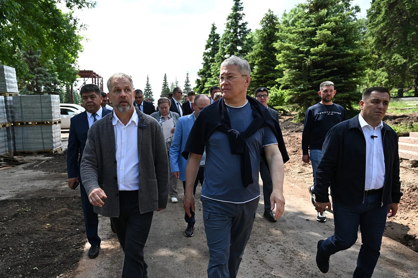 Радий Хабиров ознакомился с ходом благоустройства общественных пространств
