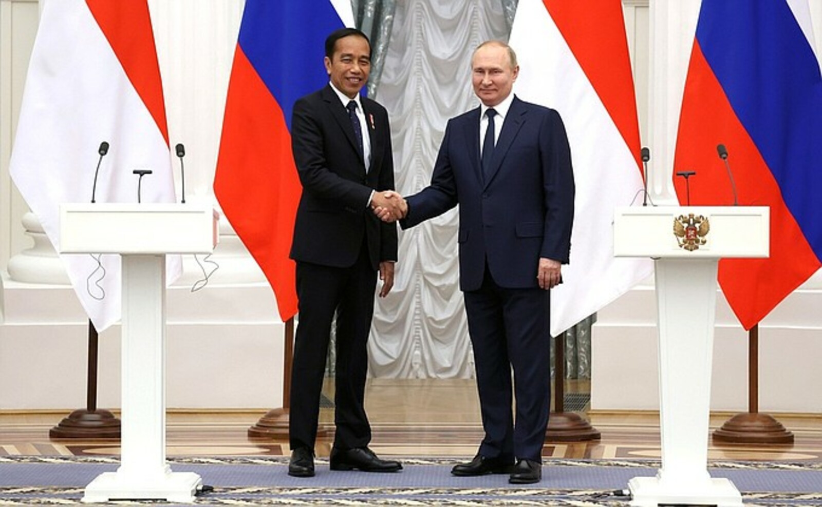 По завершении российско-индонезийских переговоров Владимир Путин и Джоко Видодо сделали заявления для прессы