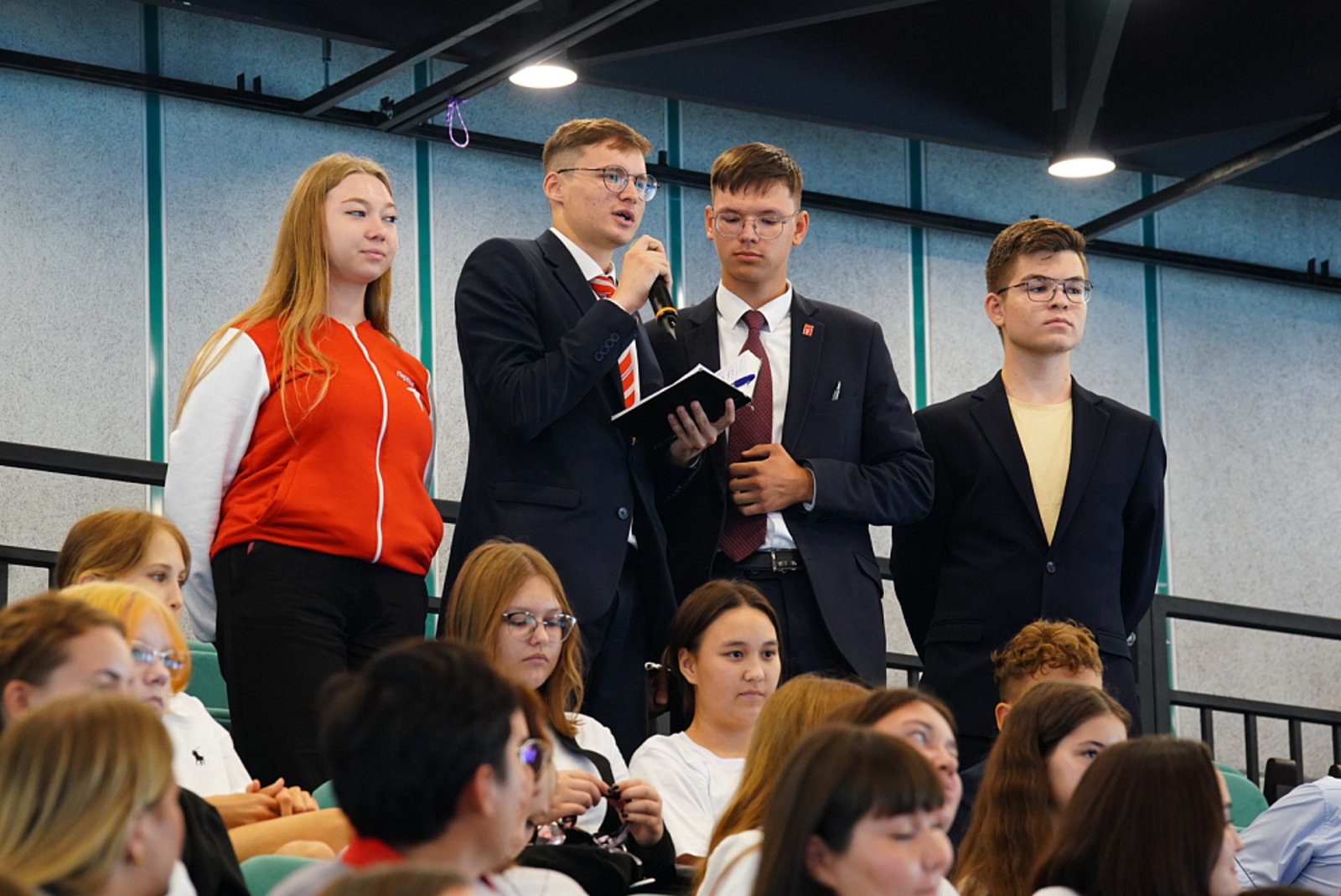 Радий Хабиров встретился с активистами «Движения первых»