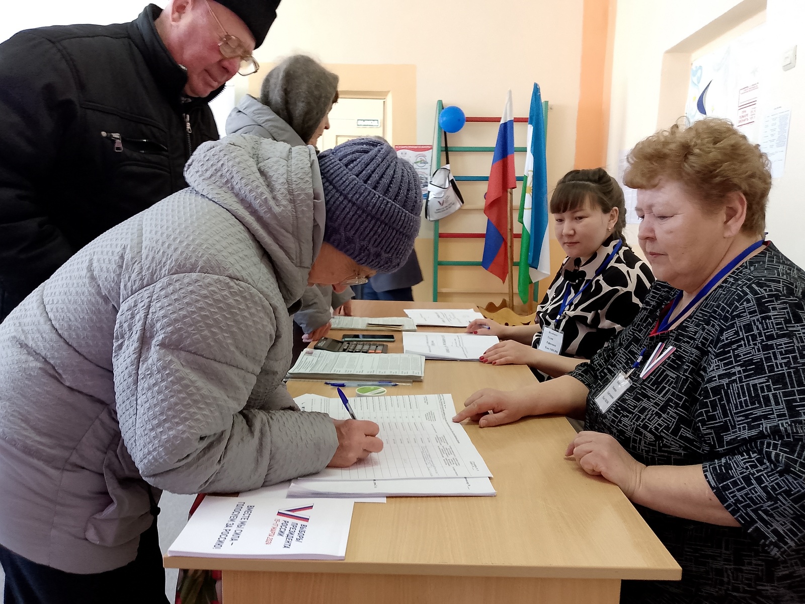 В д.Приуралье с утра идут избиратели выбрать президента РФ