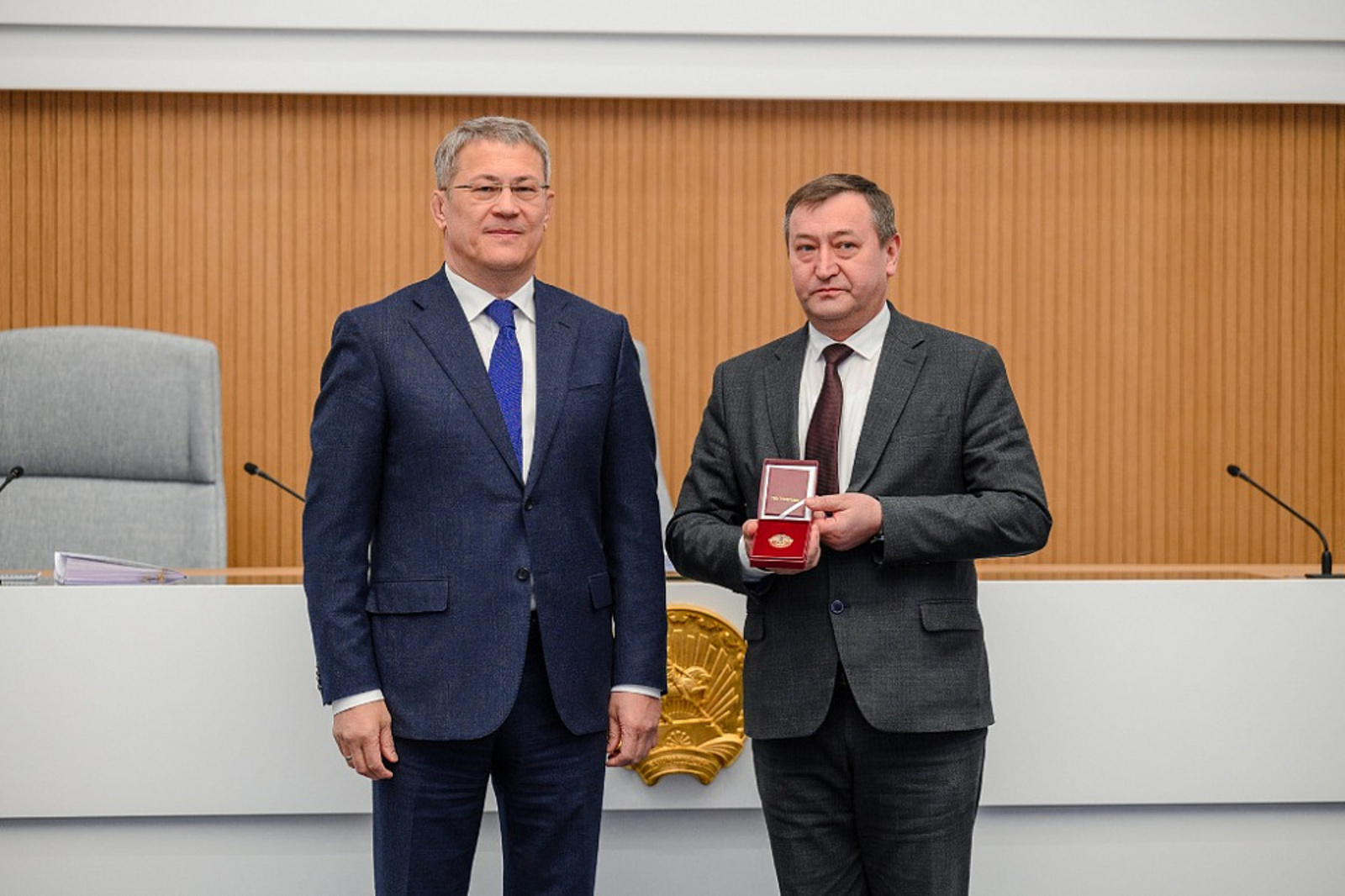 Радий Хабиров наградил работавших на Донбассе врачей из Башкортостана