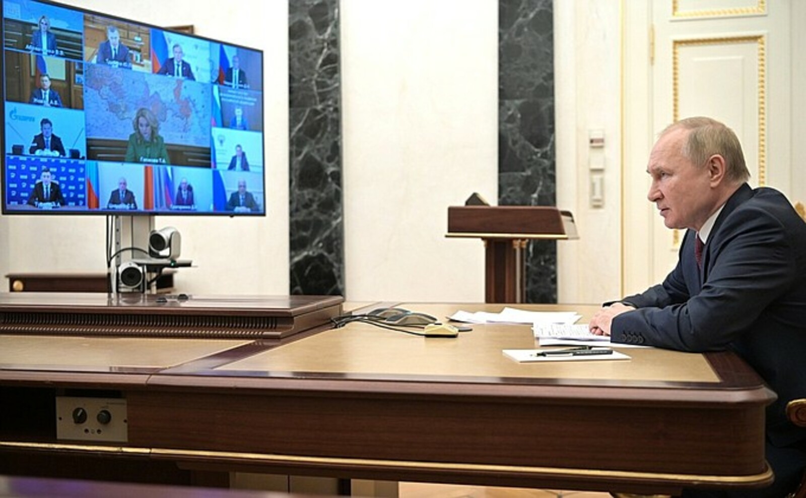 В. Путин провел совещание с членами Правительства