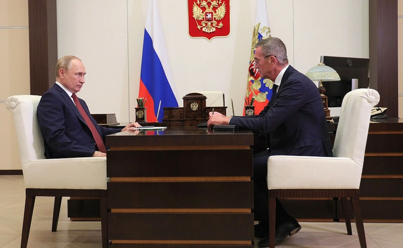 В. Путин провёл встречу с генеральным директором корпорации «Тактическое ракетное вооружение» Борисом Обносовым