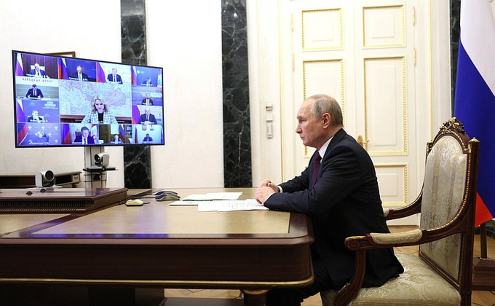 В. Путин провел совещание с членами Правительства