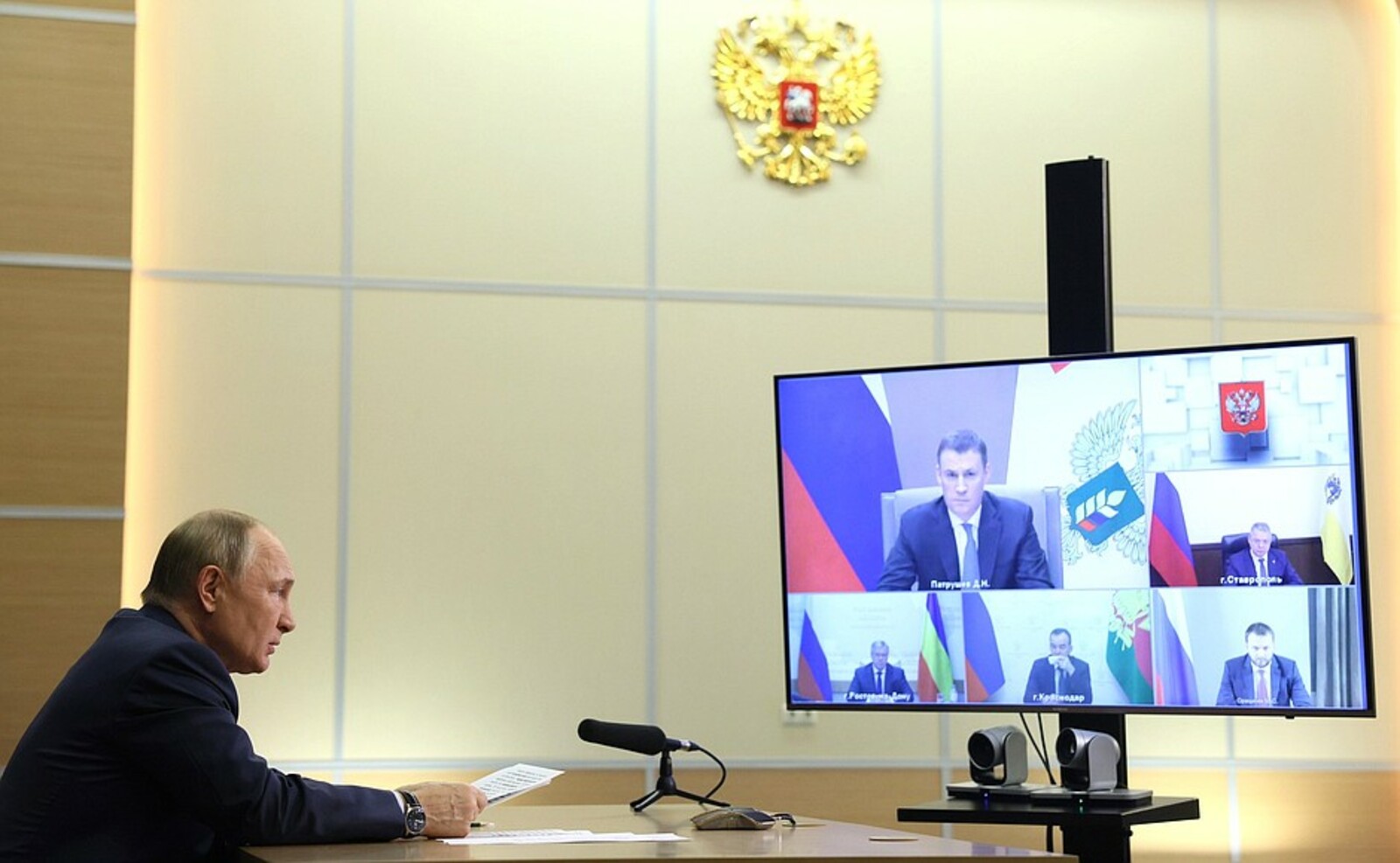 В. Путин провёл совещание по вопросу «О ходе сезонных полевых работ»