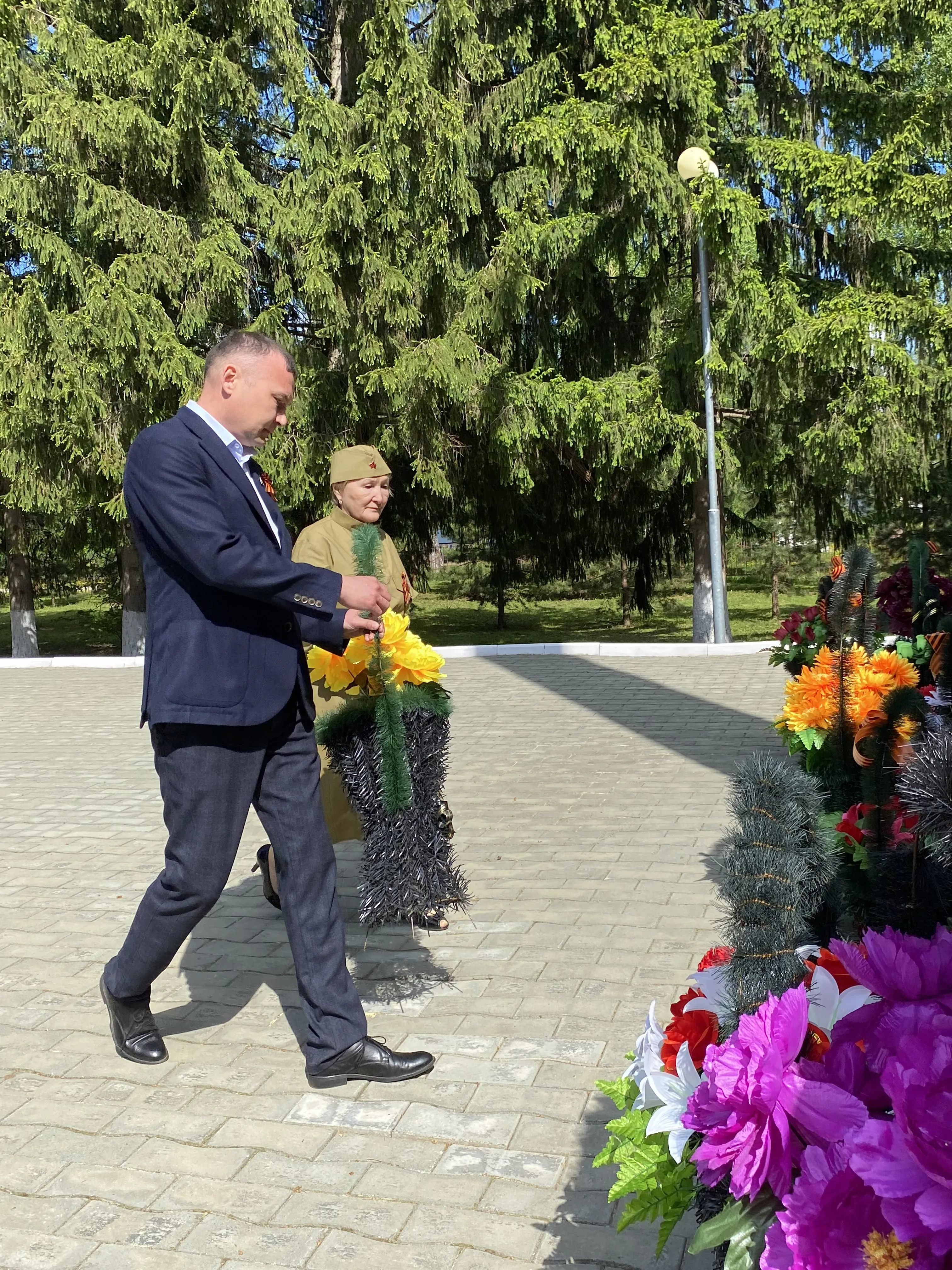 Победа, которую мы не забудем. Фоторепортаж. Возложение.