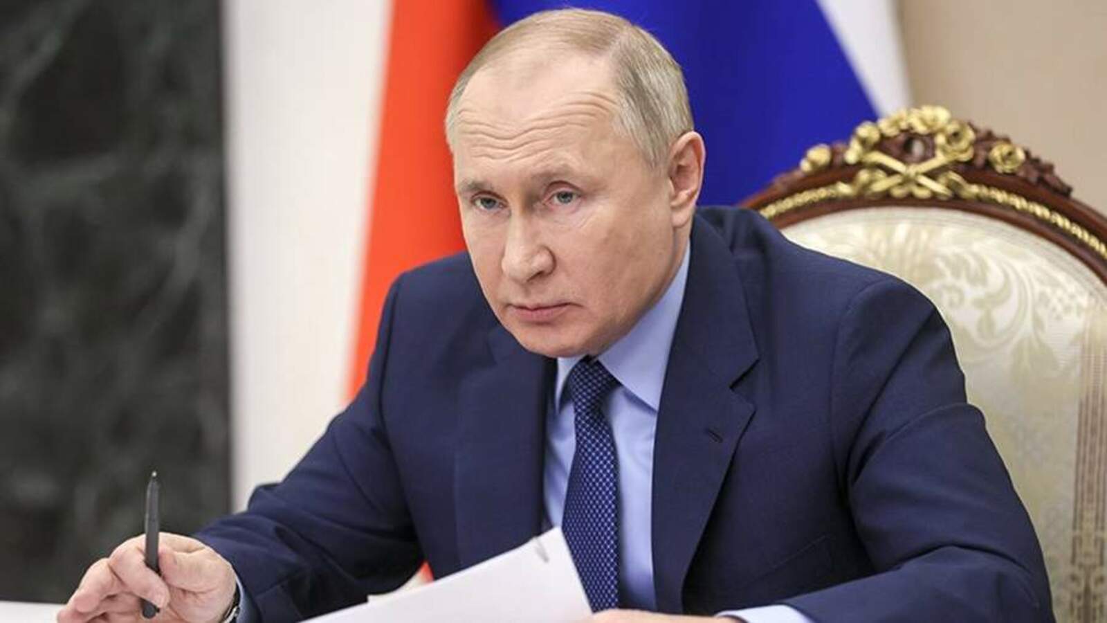 Президент России Владимир Путин обсудил с президентом переходного периода Мали Ассими Гойтой возможность поставок российских продовольствия, удобрений и топлива