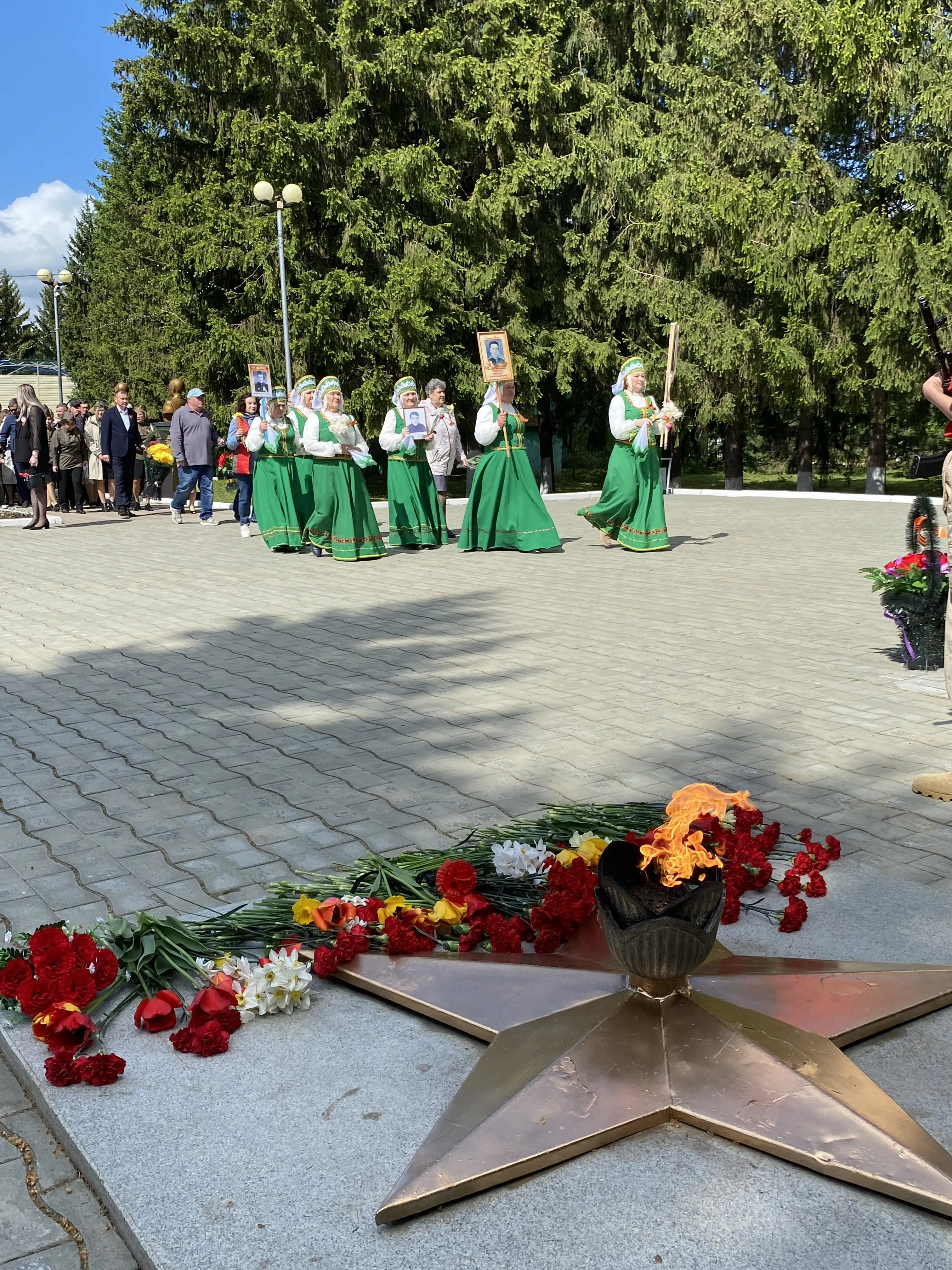 Победа, которую мы не забудем. Фоторепортаж. Возложение.