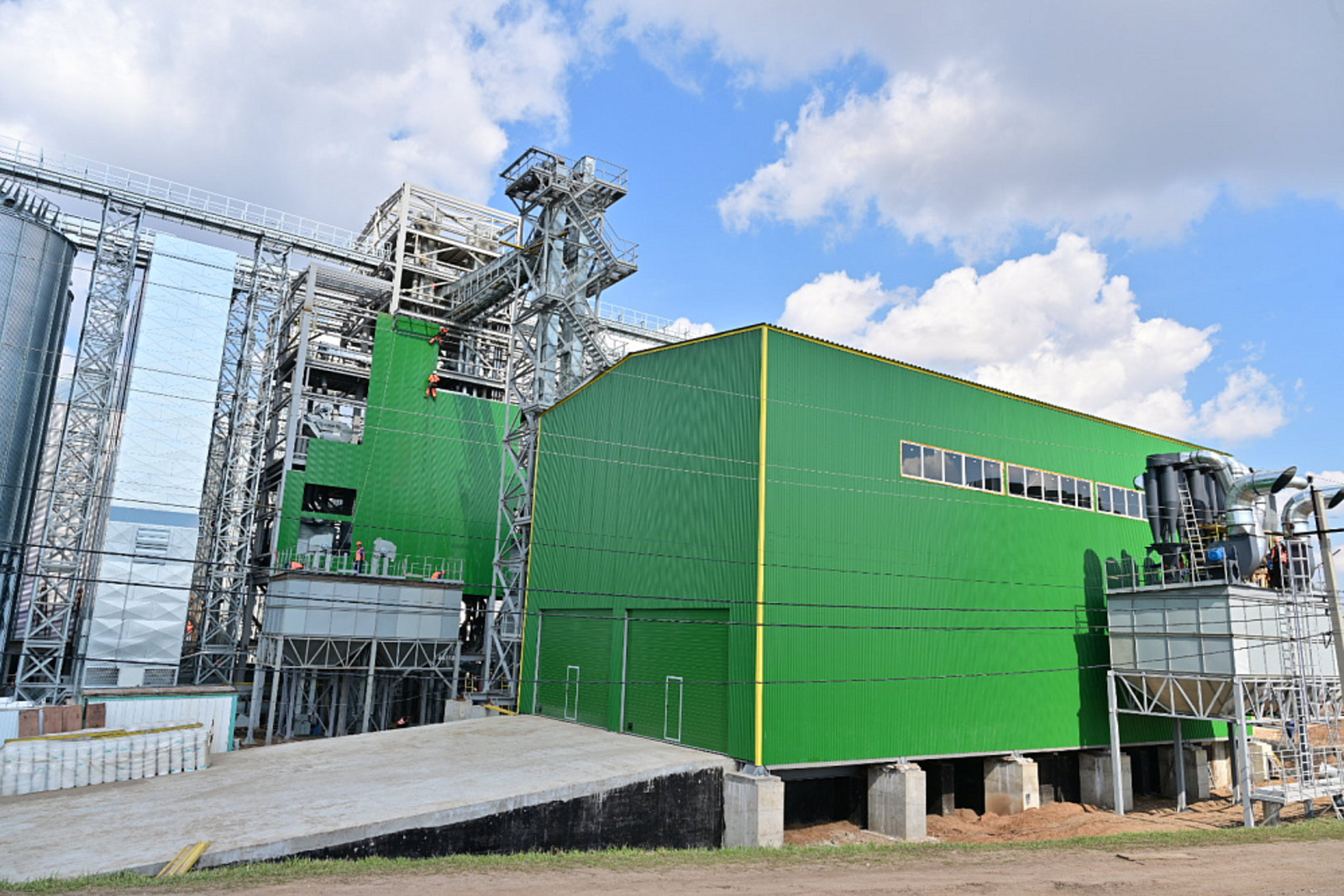 Радий Хабиров ознакомился со строительством крупнейшего элеватора Башкортостана