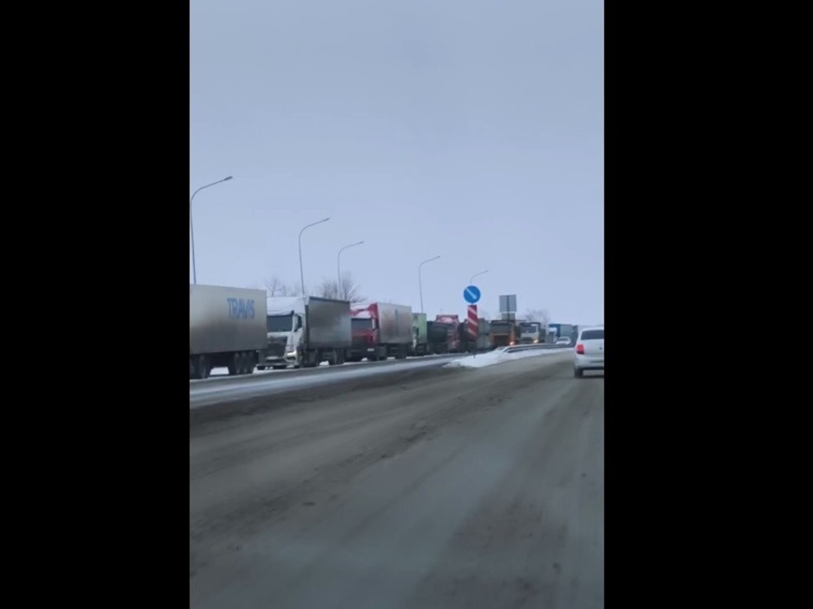 Под Оренбургом перекрыли федеральную трассу из-за серьезной аварии