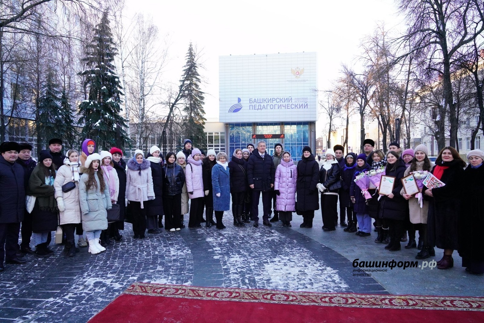 В День башкирского языка Радий Хабиров вручил стипендии имени Мифтахетдина Акмуллы