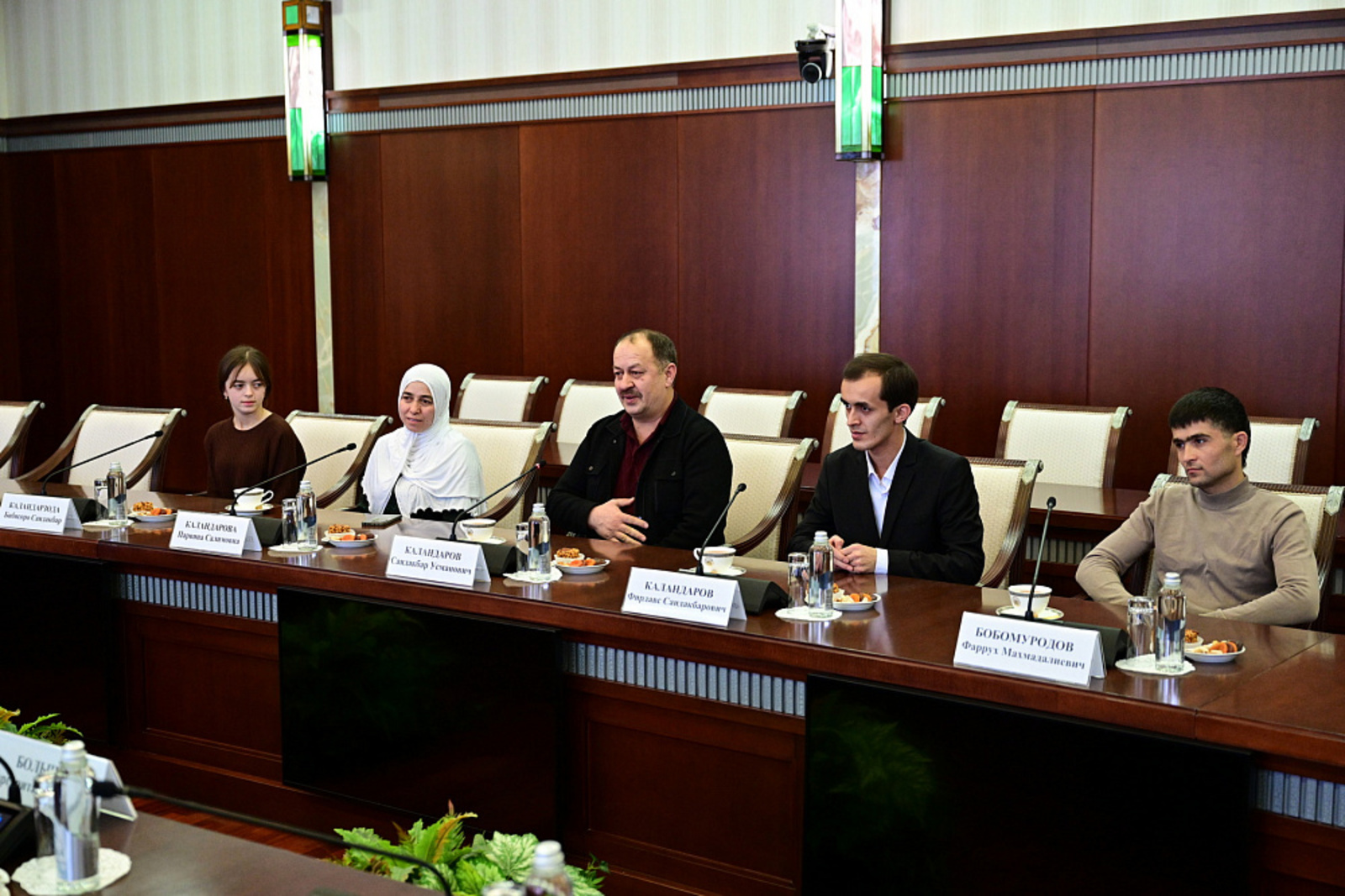 Радий Хабиров встретился с семьёй Ходжимурода Каландарова