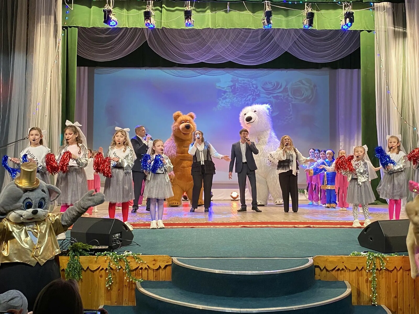 Фото и видеорепортаж с праздничного концерта к 8 марта