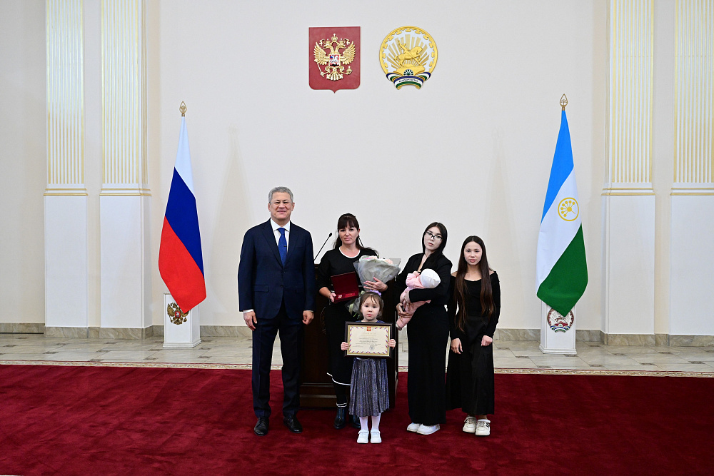 Радий Хабиров поздравил жителей Башкортостана с предстоящим Днём матери