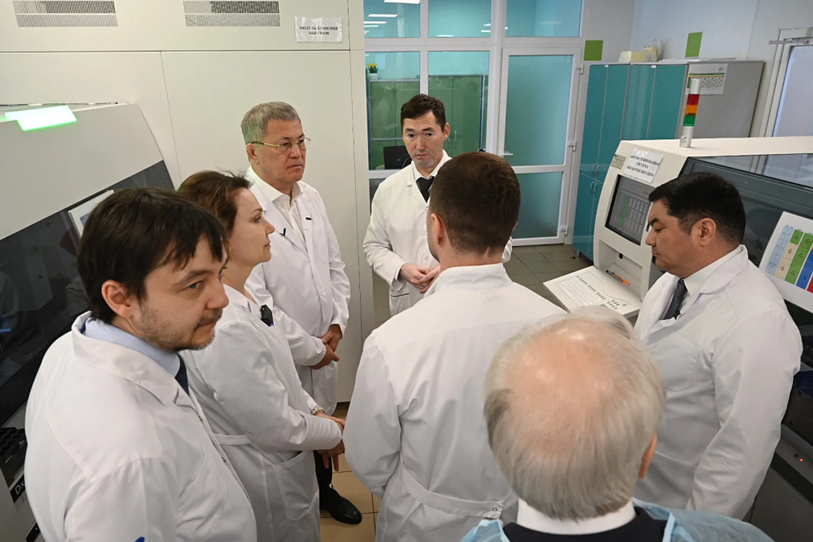 Радий Хабиров оценил возможности трековой автоматизированной линии