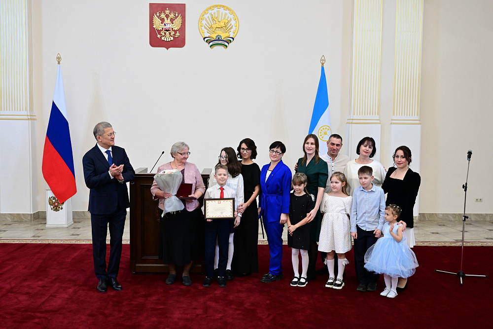 Радий Хабиров поздравил жителей Башкортостана с предстоящим Днём матери
