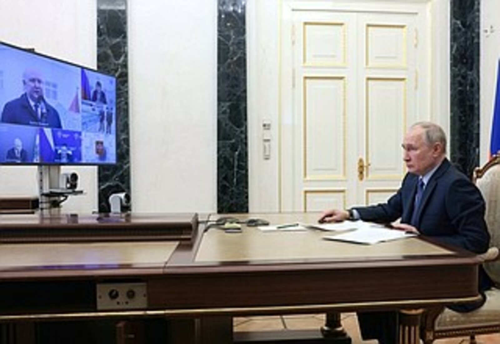 В. Путин провел совещание по вопросам социально-экономического развития Крыма и Севастополя