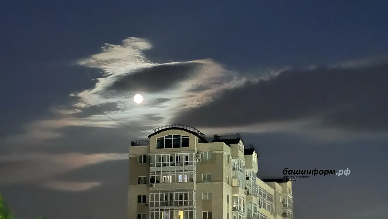 В небе над Башкирией можно увидеть яркие белые метеоры