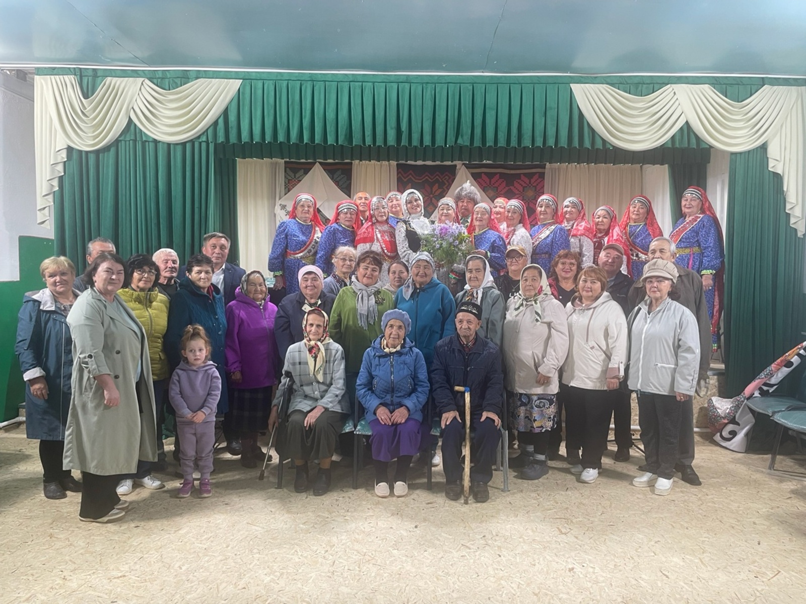 Совершили увлекательную прогулку в прошлое