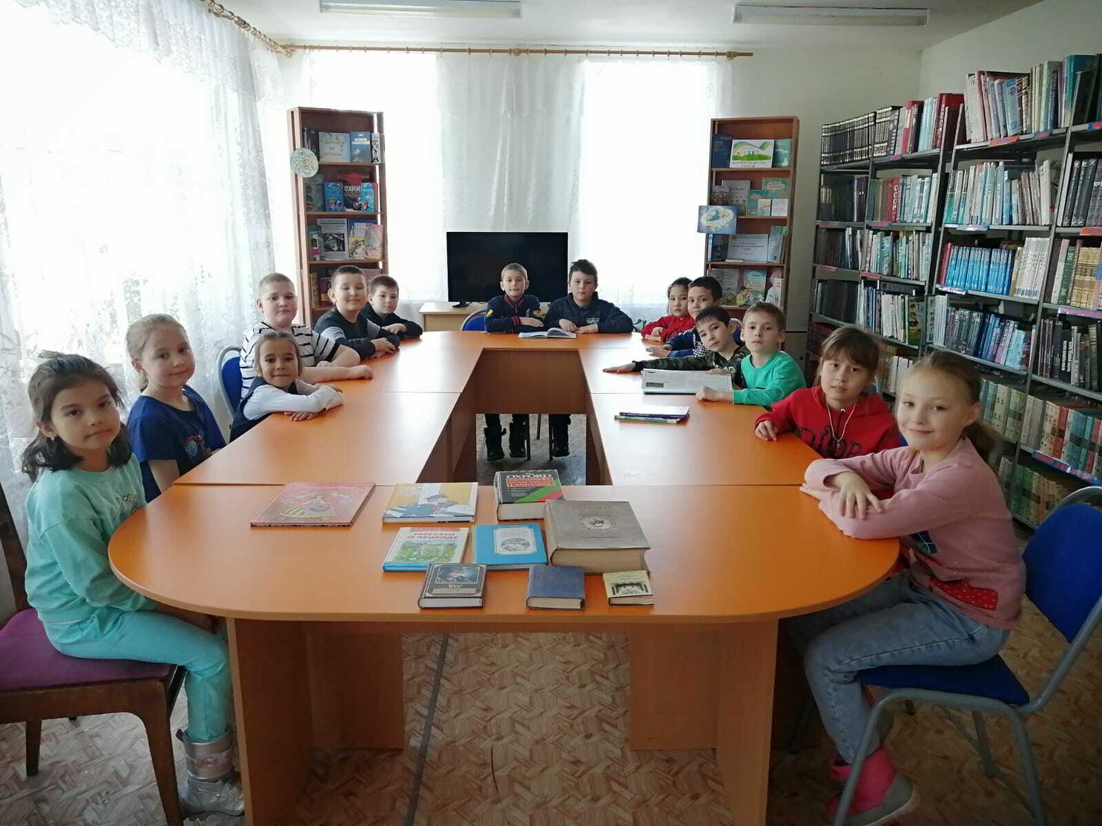 Учитель начальных классов Виктория Романова: "В гостях у королевы книги!"