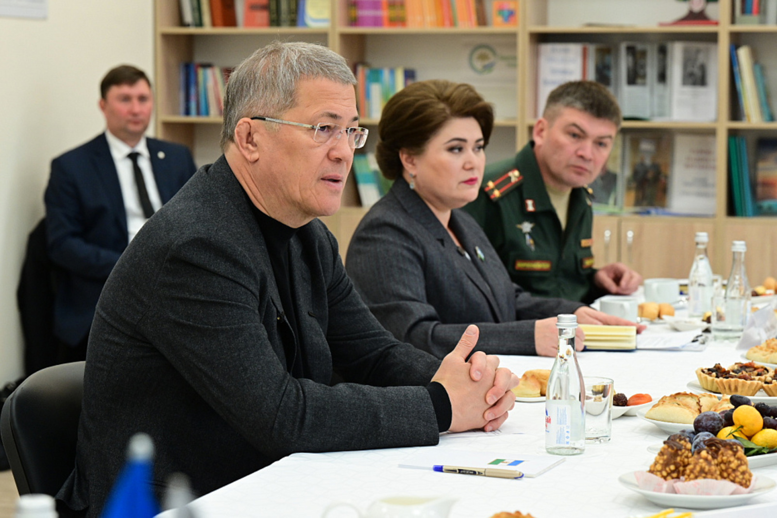 Хабиров передал ордена генерала Шаймуратова семьям погибших участников СВО