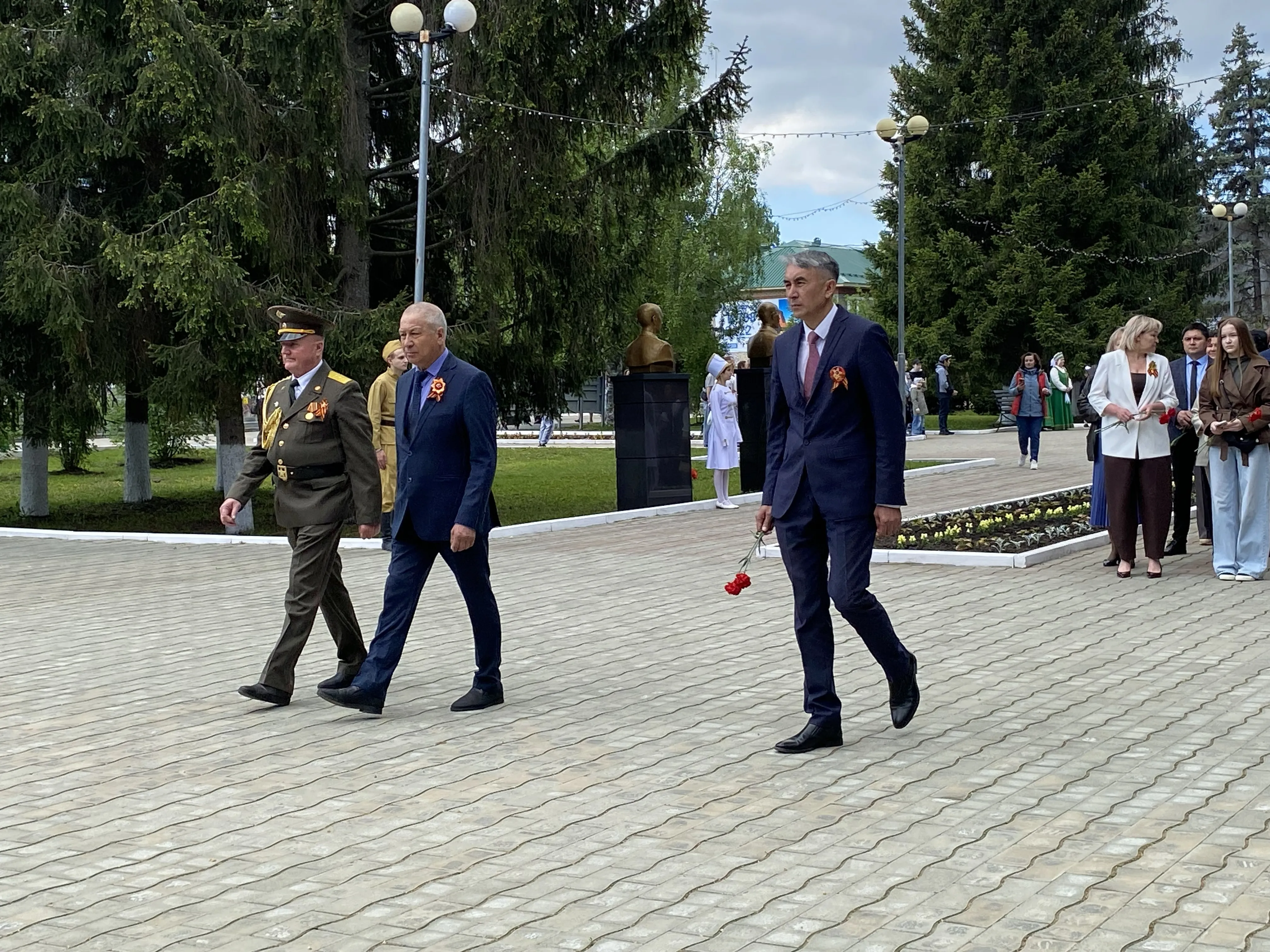 Победа, которую мы не забудем. Фоторепортаж. Возложение.