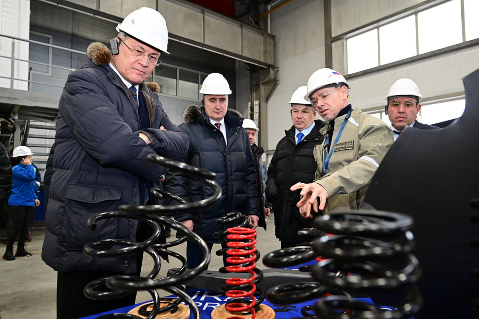Радий Хабиров ознакомился с развитием производства на Уральском пружинном заводе
