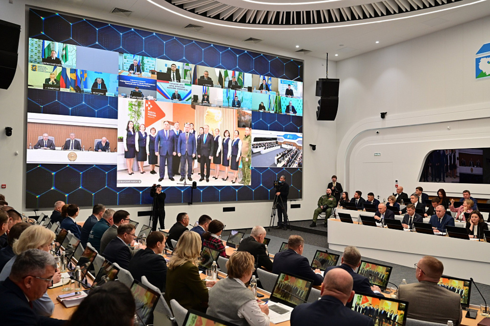 Открыли два новых модульных кадровых центра «Работа России»