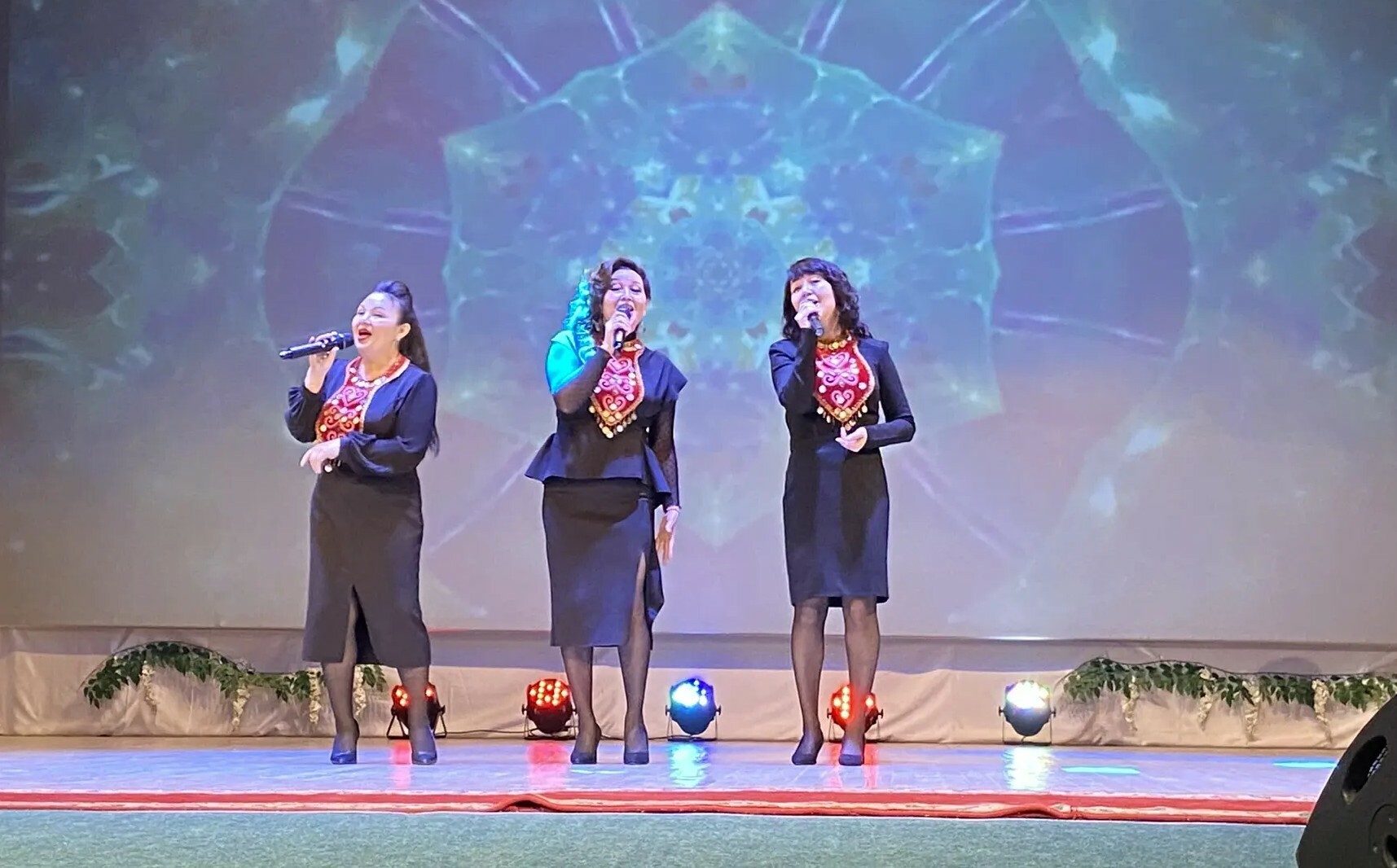 Фото и видеорепортаж с праздничного концерта к 8 марта